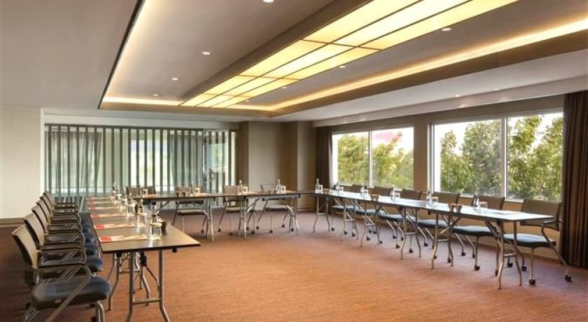 Ramada Hotel & Suites İzmir Kemalpaşa -43