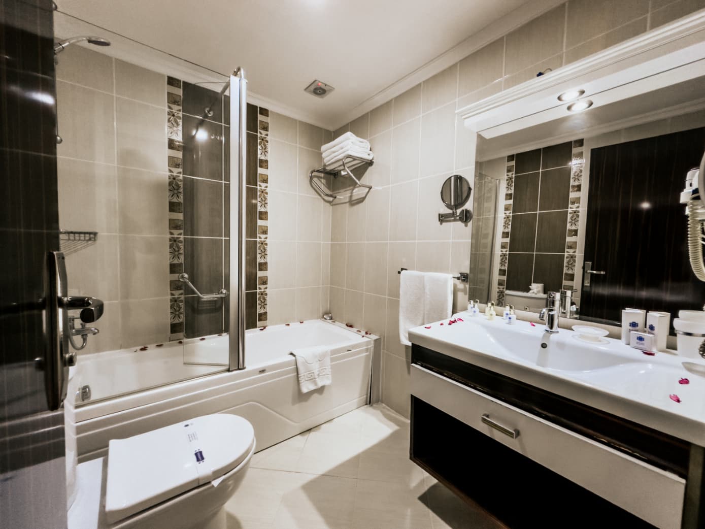 Elegance Resort Hotel-114