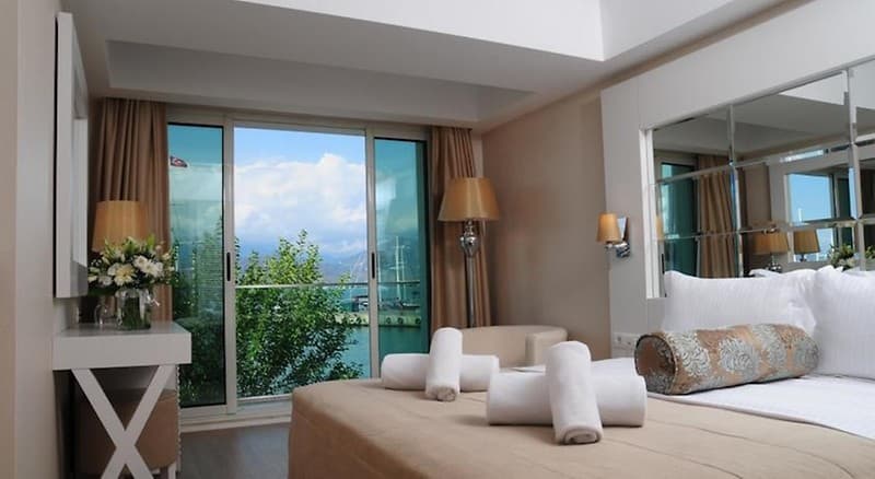 Alesta Yacht Hotel-1