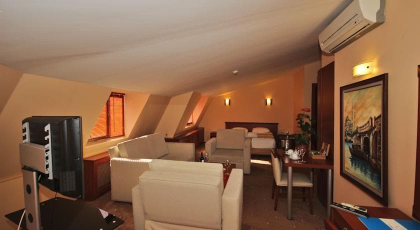 Golden Siyav Hotel-24