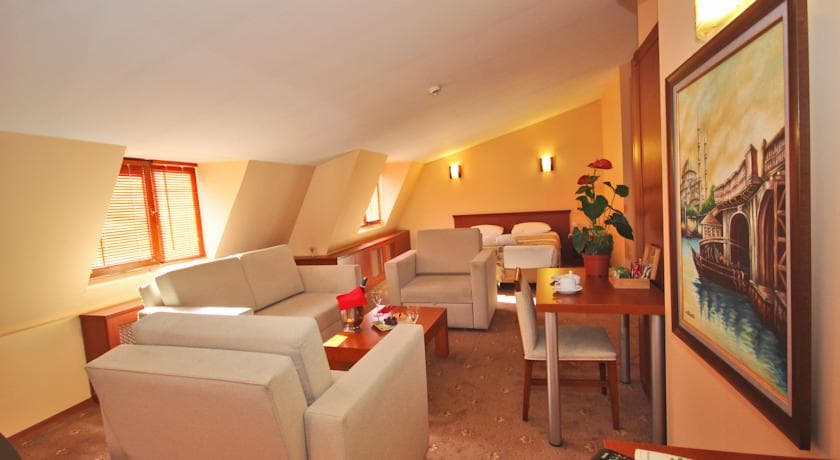 Golden Siyav Hotel-25