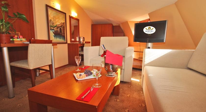 Golden Siyav Hotel-27