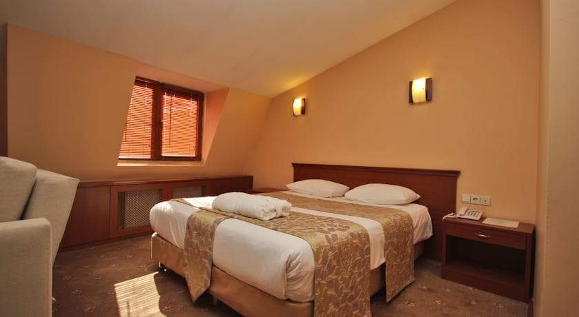 Golden Siyav Hotel-23