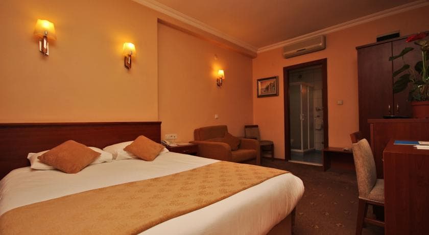 Golden Siyav Hotel-18