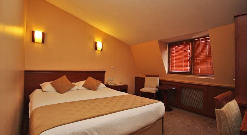 Golden Siyav Hotel-28