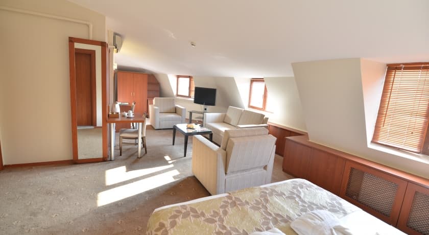 Golden Siyav Hotel-32