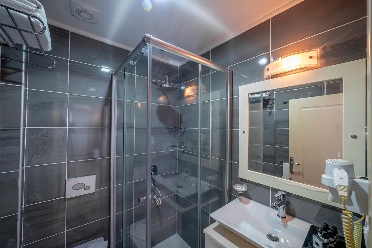 Queen Boutique Hotel-32