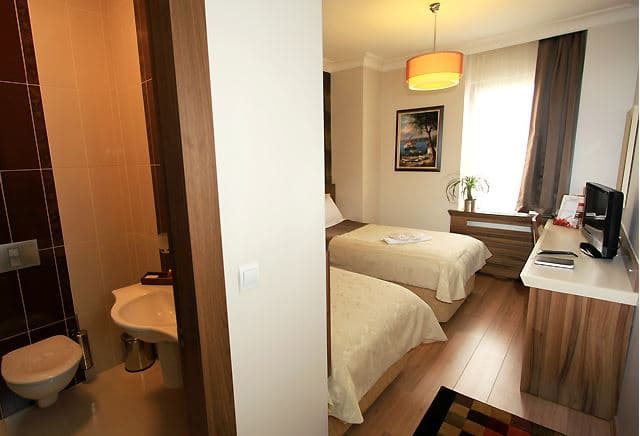 My Rose Hotel-13