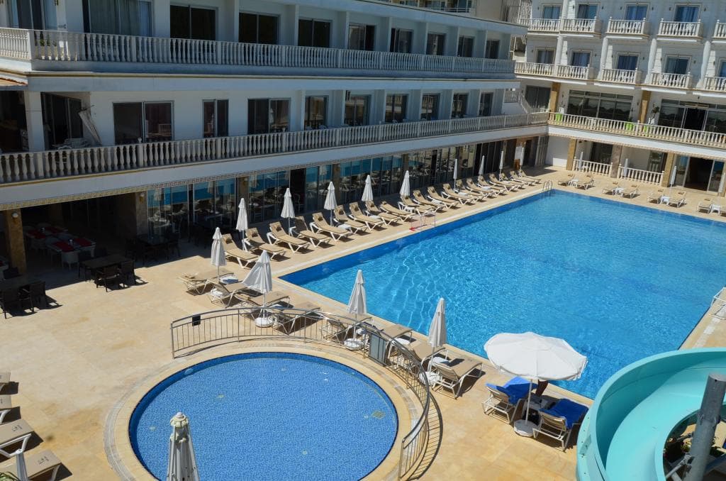 SL La Perla Hotel-8