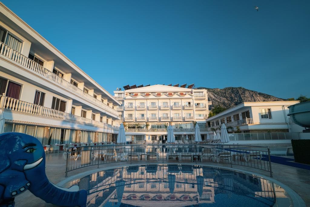 SL La Perla Hotel-23
