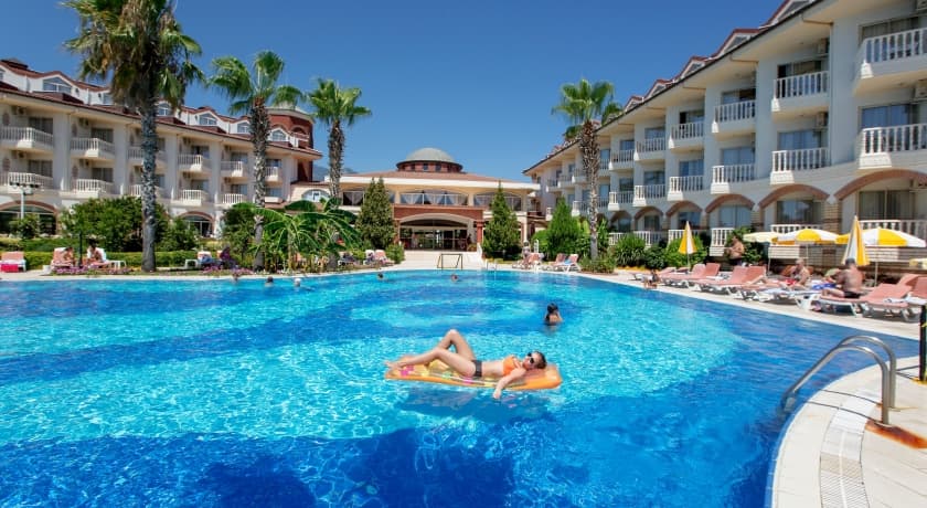 Larissa Sultans Beach-2