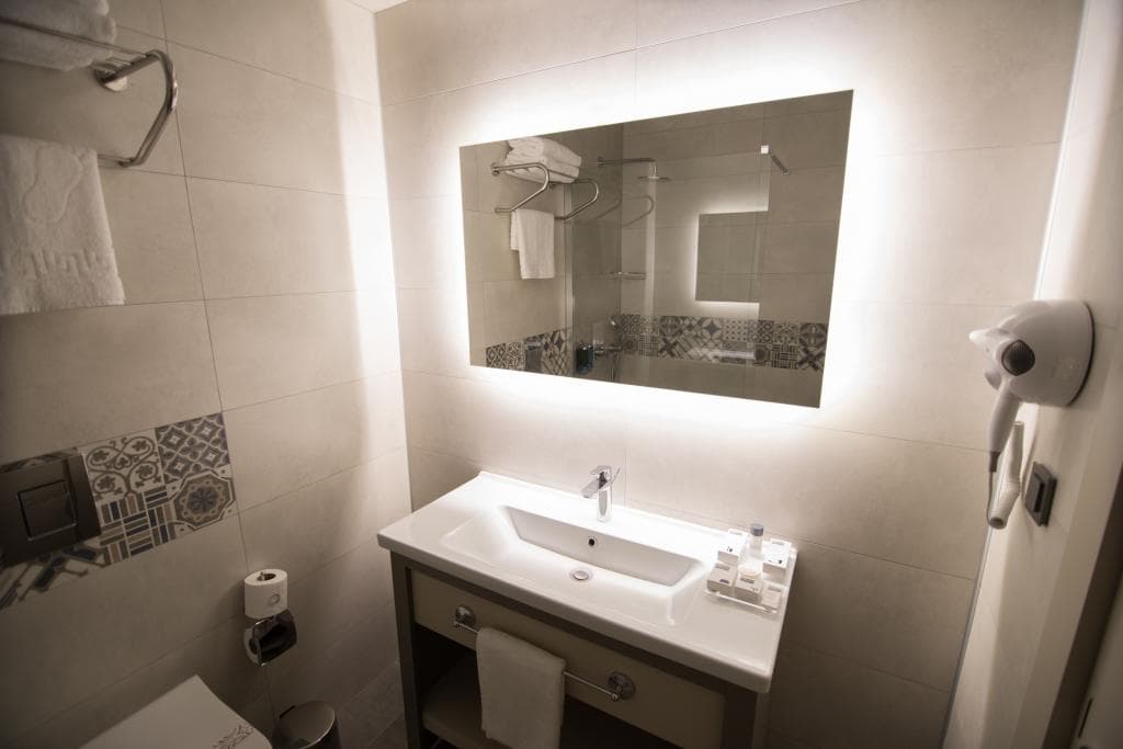Dovv Hotel Business-11