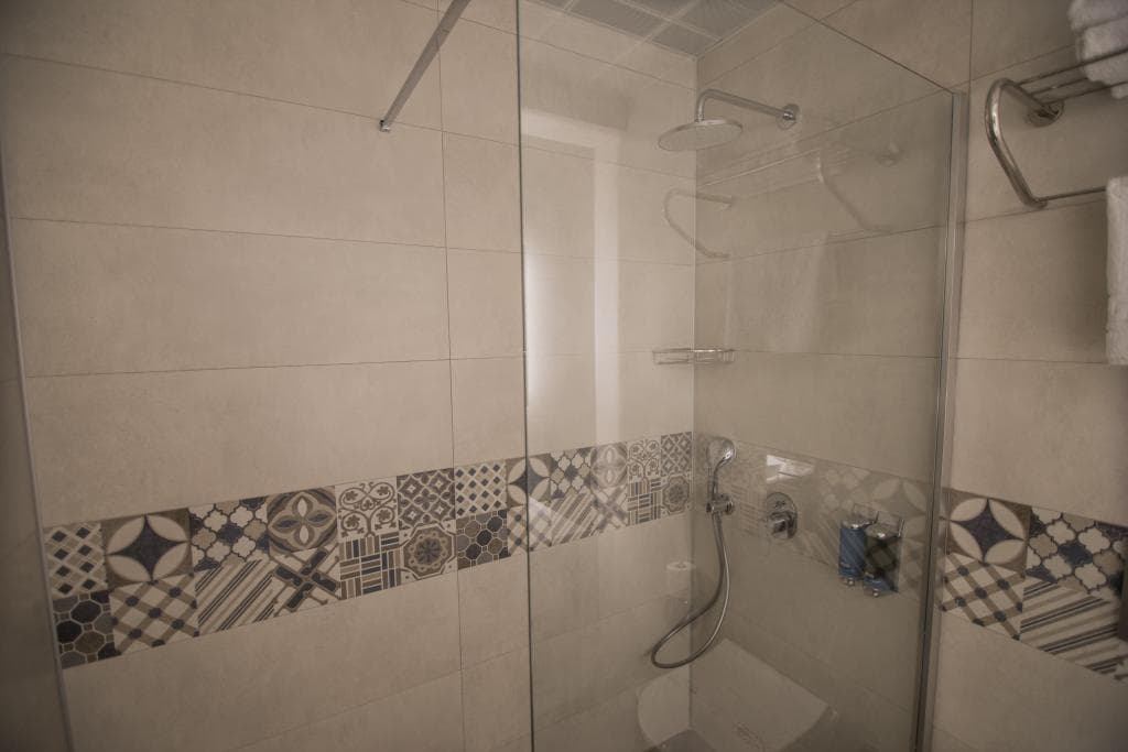 Dovv Hotel Business-12