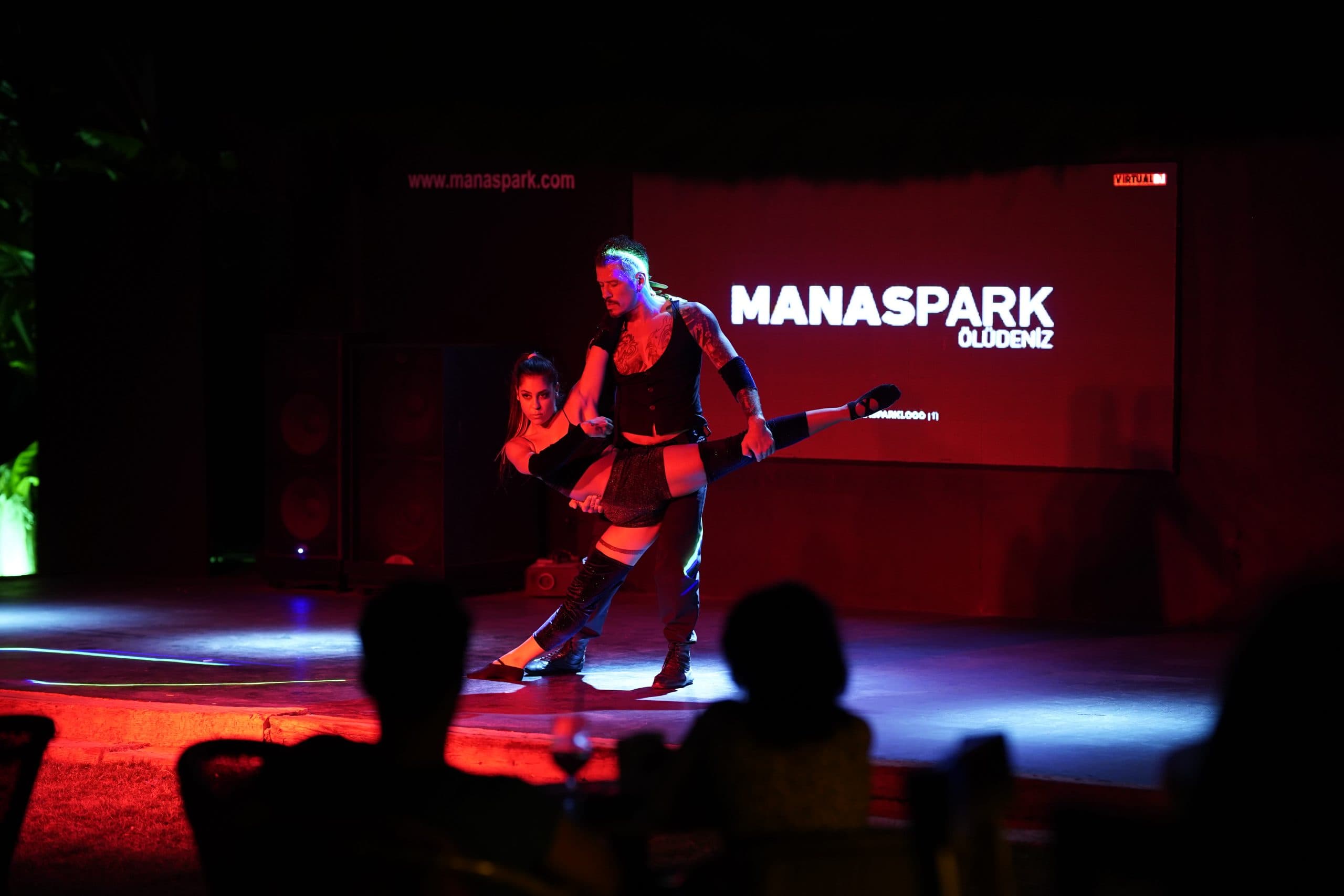 Manaspark Deluxe Hotel-33