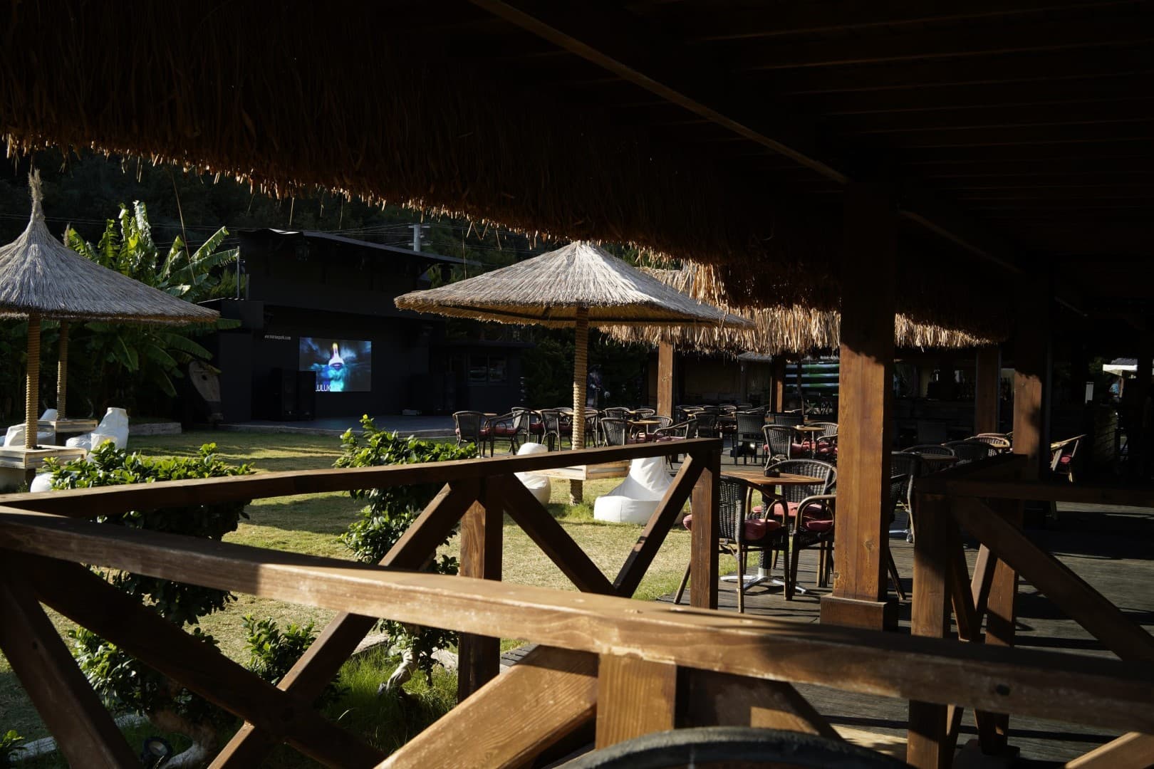 Manaspark Deluxe Hotel-35