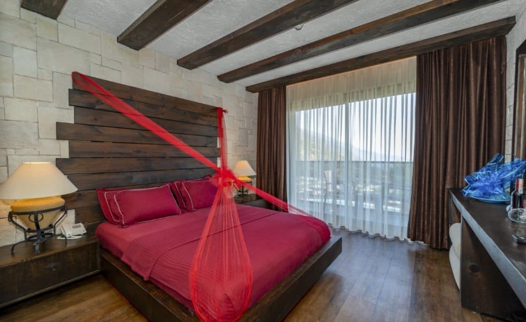 Manaspark Deluxe Hotel-8