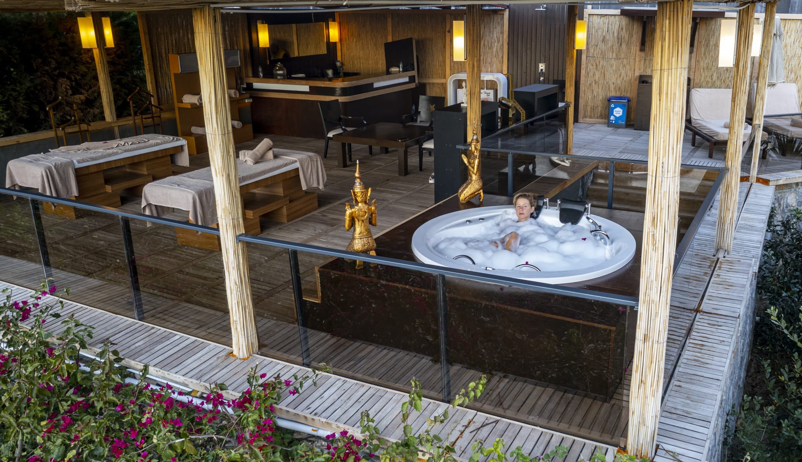 Manaspark Deluxe Hotel-28