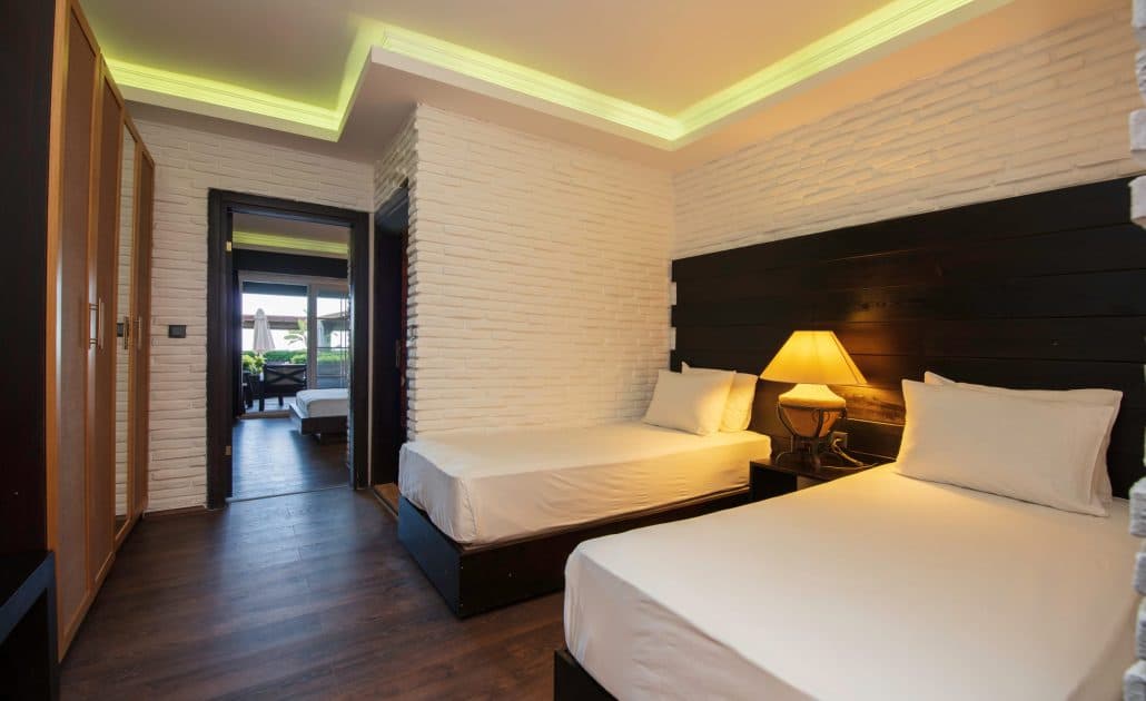 Manaspark Deluxe Hotel-14