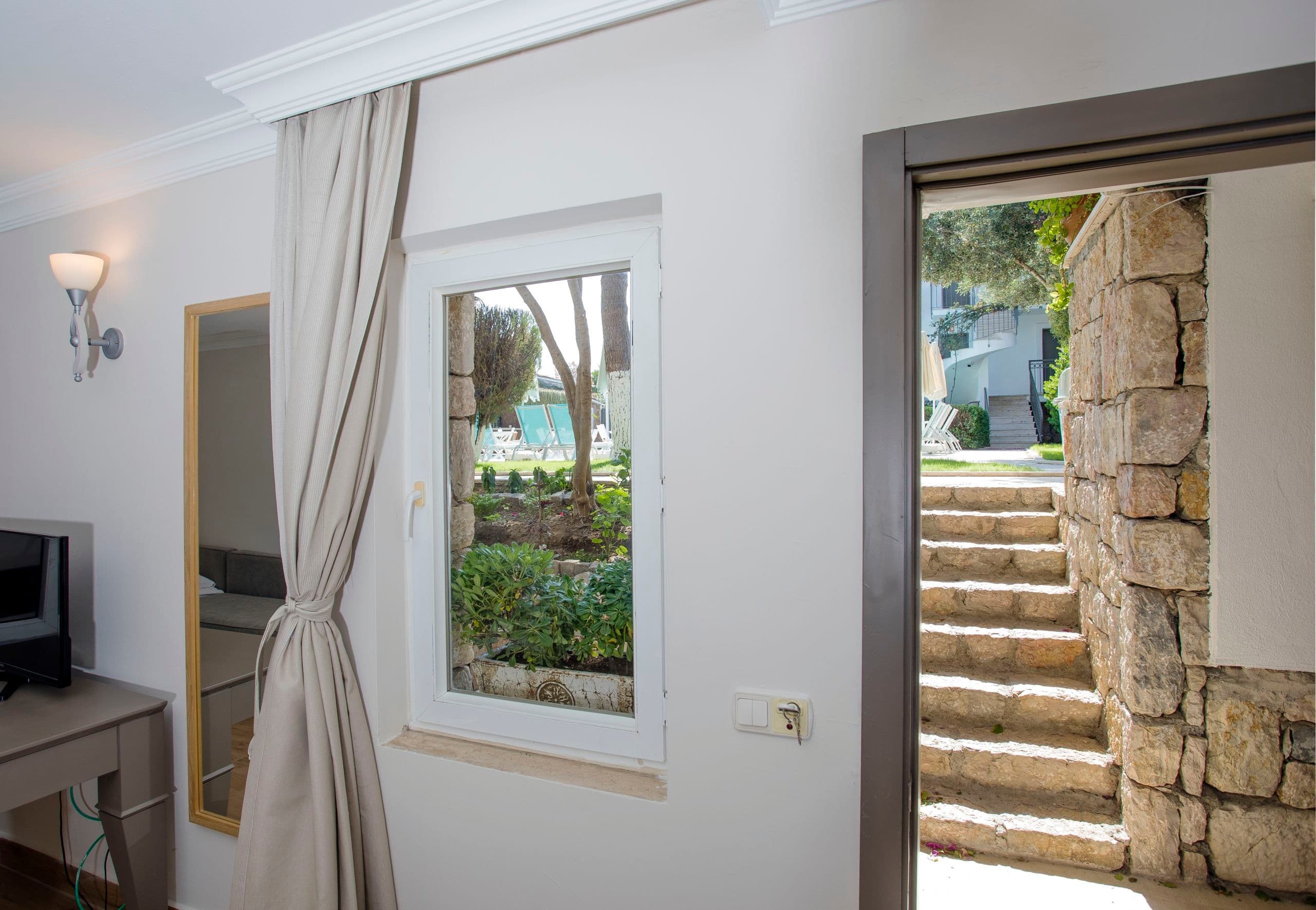 Moonshine Hotel Suites-37