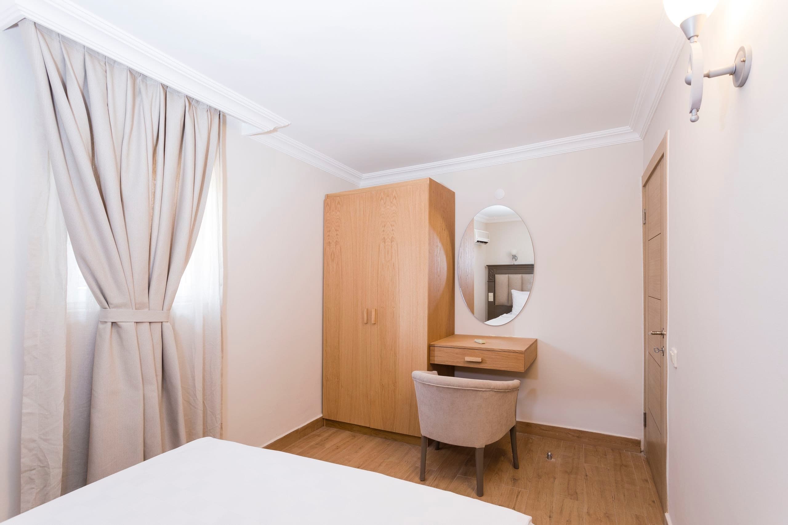 Moonshine Hotel Suites-39