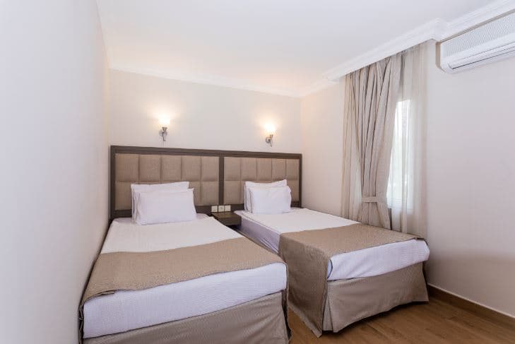 Moonshine Hotel Suites-19