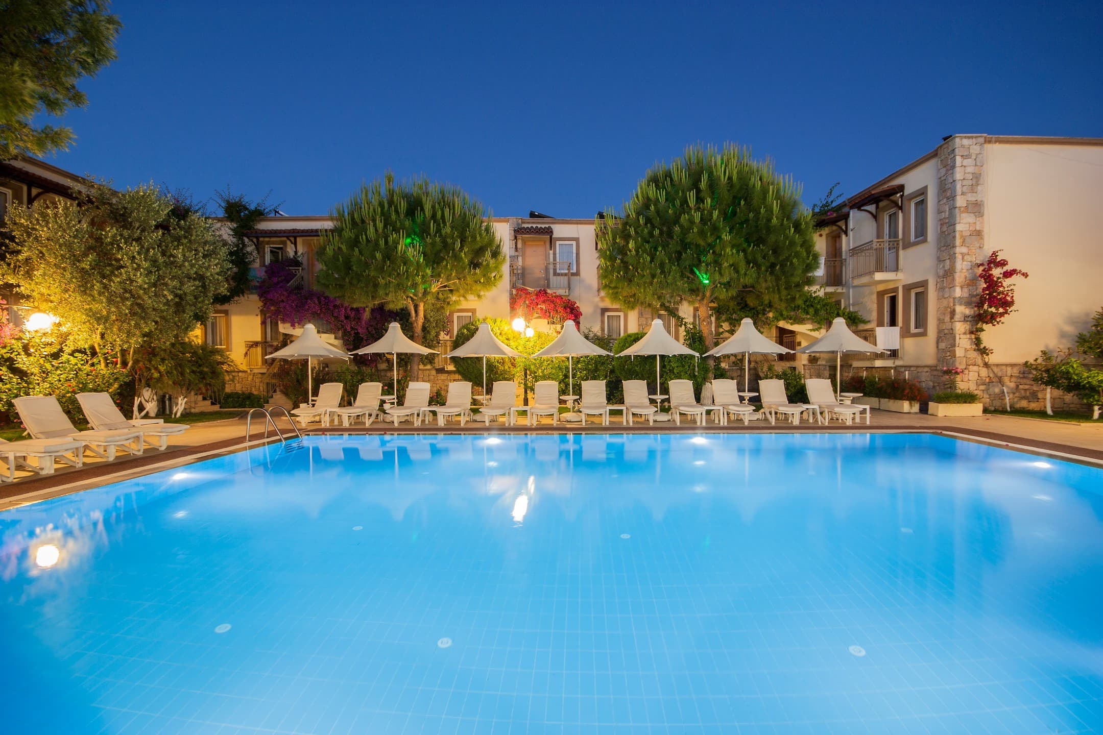 Moonshine Hotel Suites-15