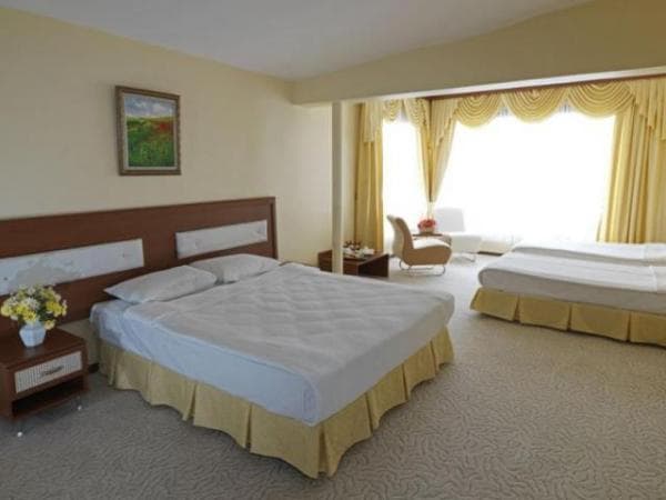 Havuz Manzaralı Oda 4