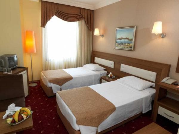 Havuz Manzaralı Oda 3