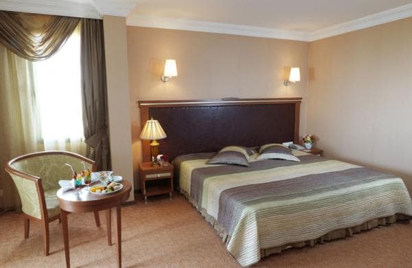 Havuz Manzaralı Oda 1