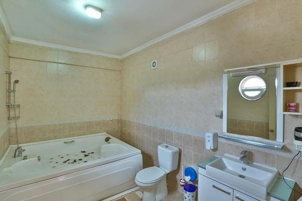 Jakuzili Suit Villa 4