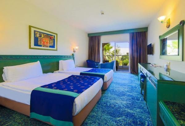 Aile Odası Deniz Manzaralı Oda 2