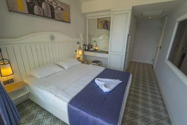 Yandan Deniz Manzaralı Standart Oda 2