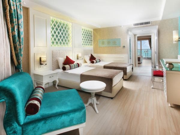 Aile Odası Deniz Manzaralı Oda 2