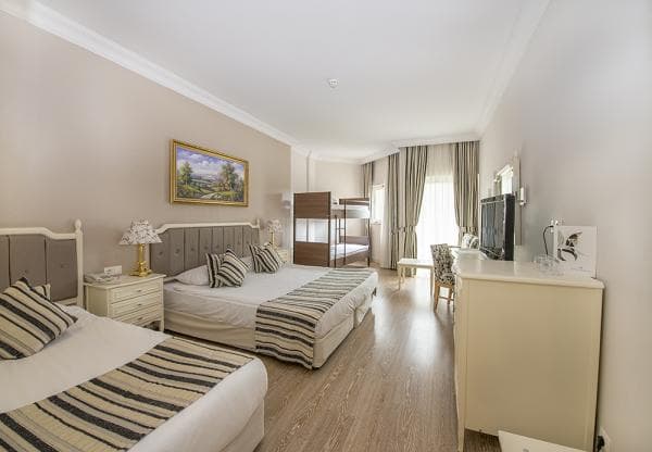 Kara Manzaralı Ranzalı Standart Oda 2