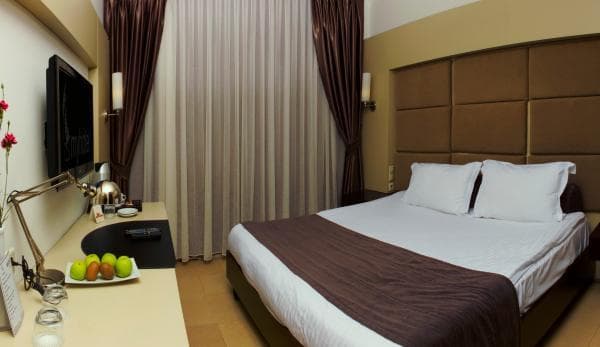 QUAD ROOM 1