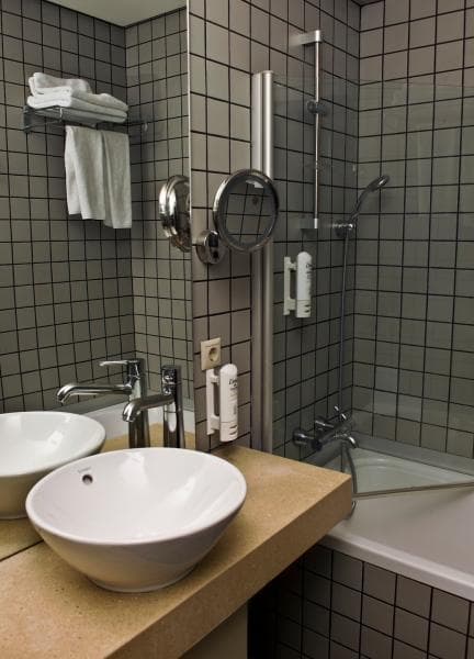 QUAD ROOM 4