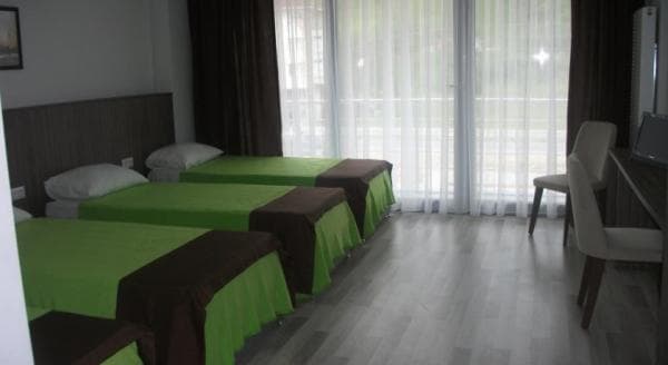 Superior Kara veya Havuz Manzaralı Oda 3