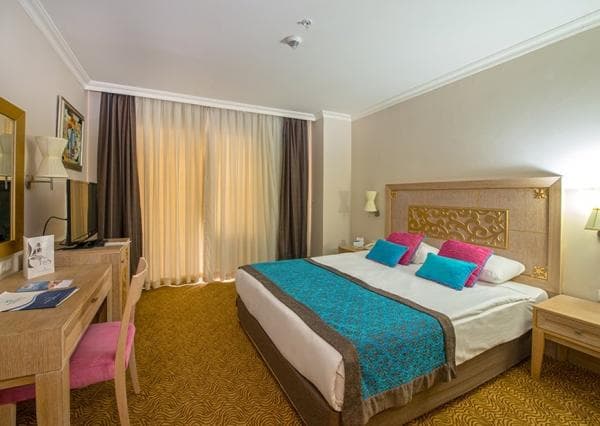 Kara Manzaralı Aile Odası 1