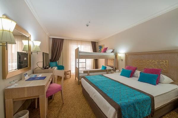 Kara Manzaralı Ranzalı Standart Oda 2