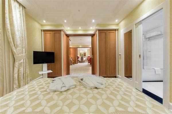 Presidential  Suit  4