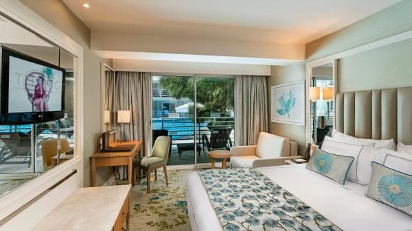 Havuz Erişimli Aile Odası 3