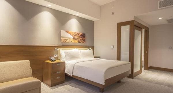 Standart Tek Büyük Yataklı Oda 4