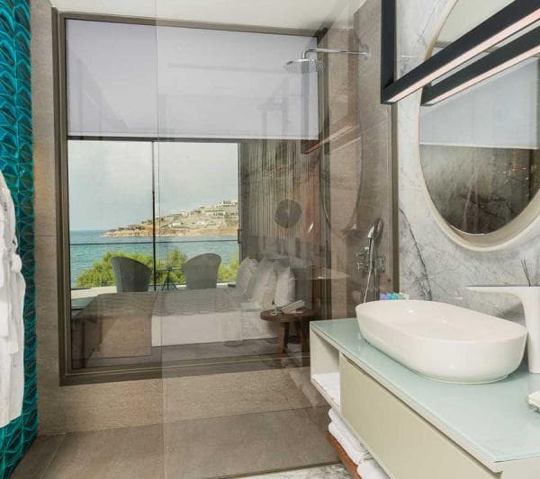 Deluxe Deniz Manzaralı Teraslı Oda 2