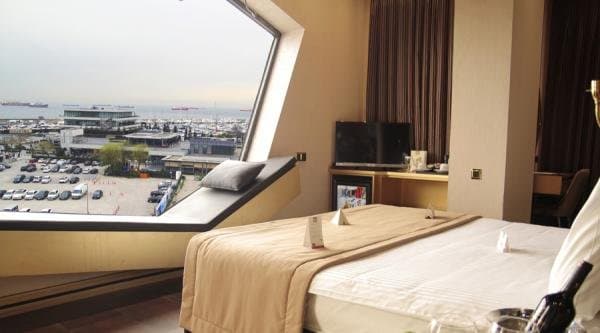 Sea View Premium Suite with Jacuzzi 1