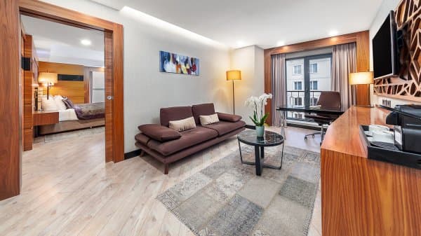 Junior Suit Şehir Manzaralı Oda 2