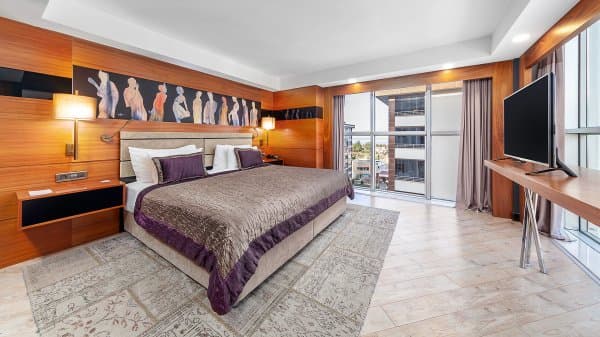 Junior Suit Şehir Manzaralı Oda 4