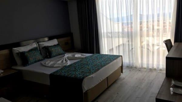 Teraslı Kısmı Denız Manzaralı Veya Havuz Manzaralı Oda 1