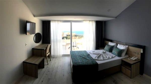 Teraslı Kısmı Denız Manzaralı Veya Havuz Manzaralı Oda 2