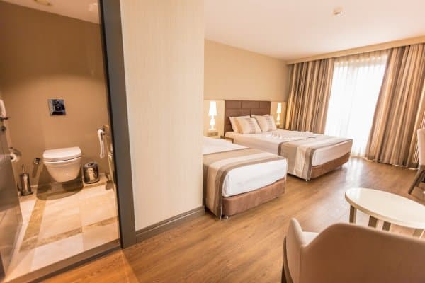 Kara Manzaralı Triple Oda 3