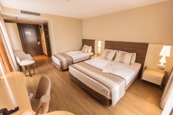 Kara Manzaralı Triple Oda 4